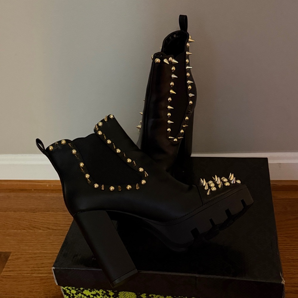 Cape Robbin Black and Gold Studded Jagged Heeled Boots - Picture 4 of 8